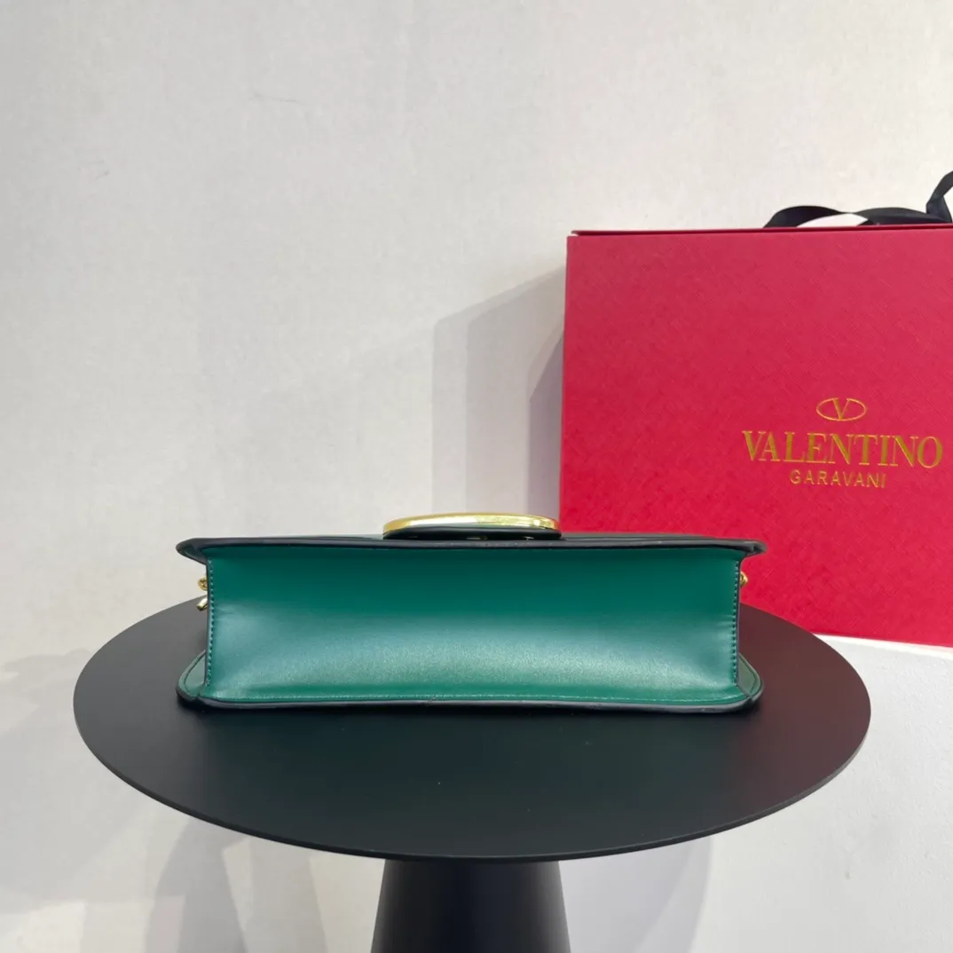 All categories Official website "Brand Women's Bags" Women's Bags 💙 Valentino 2022 Official New Valentino Crossbody Bag Wholesale 58001500 High Quality Size: 28-13-8CM