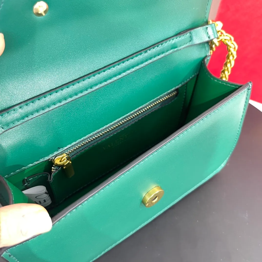 All categories Official website "Brand Women's Bags" Women's Bags 💙 Valentino 2022 Official New Valentino Crossbody Bag Wholesale 58001400 High Quality Size: 20-12-7CM