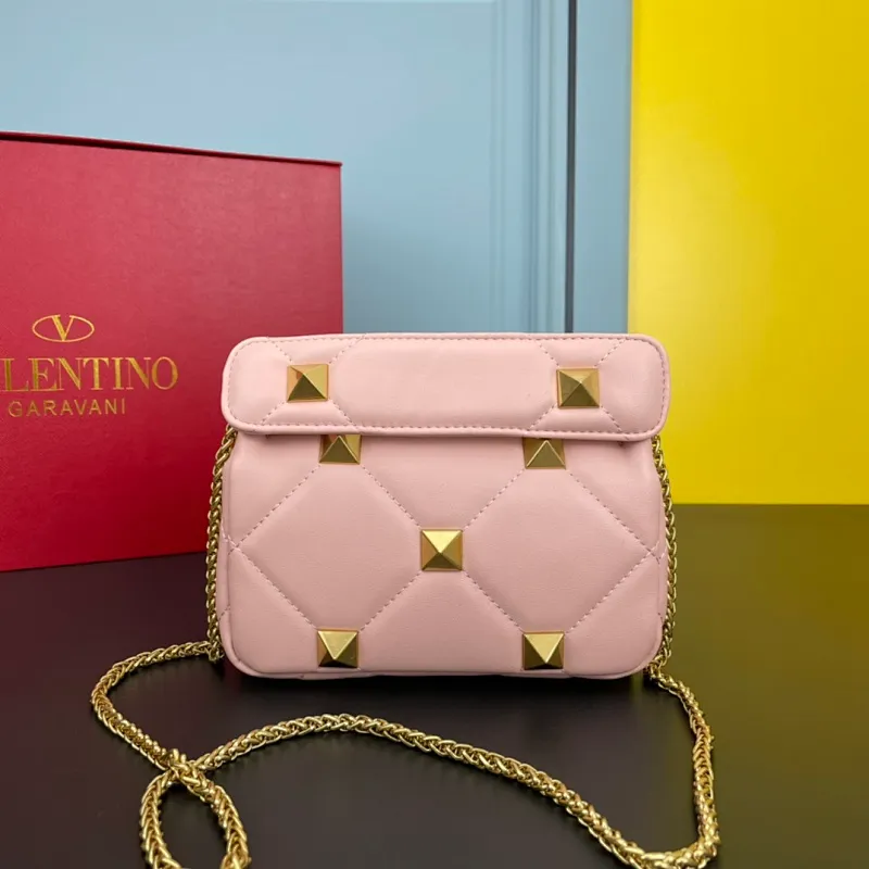 All categories Official website "Brand Women's Bags" Women's Bags 💙 Valentino 2022 Official New Valentino Nappa Sheep Leather Crossbody Bag Wholesale 58002300 High Quality Size: 20-12-7CM