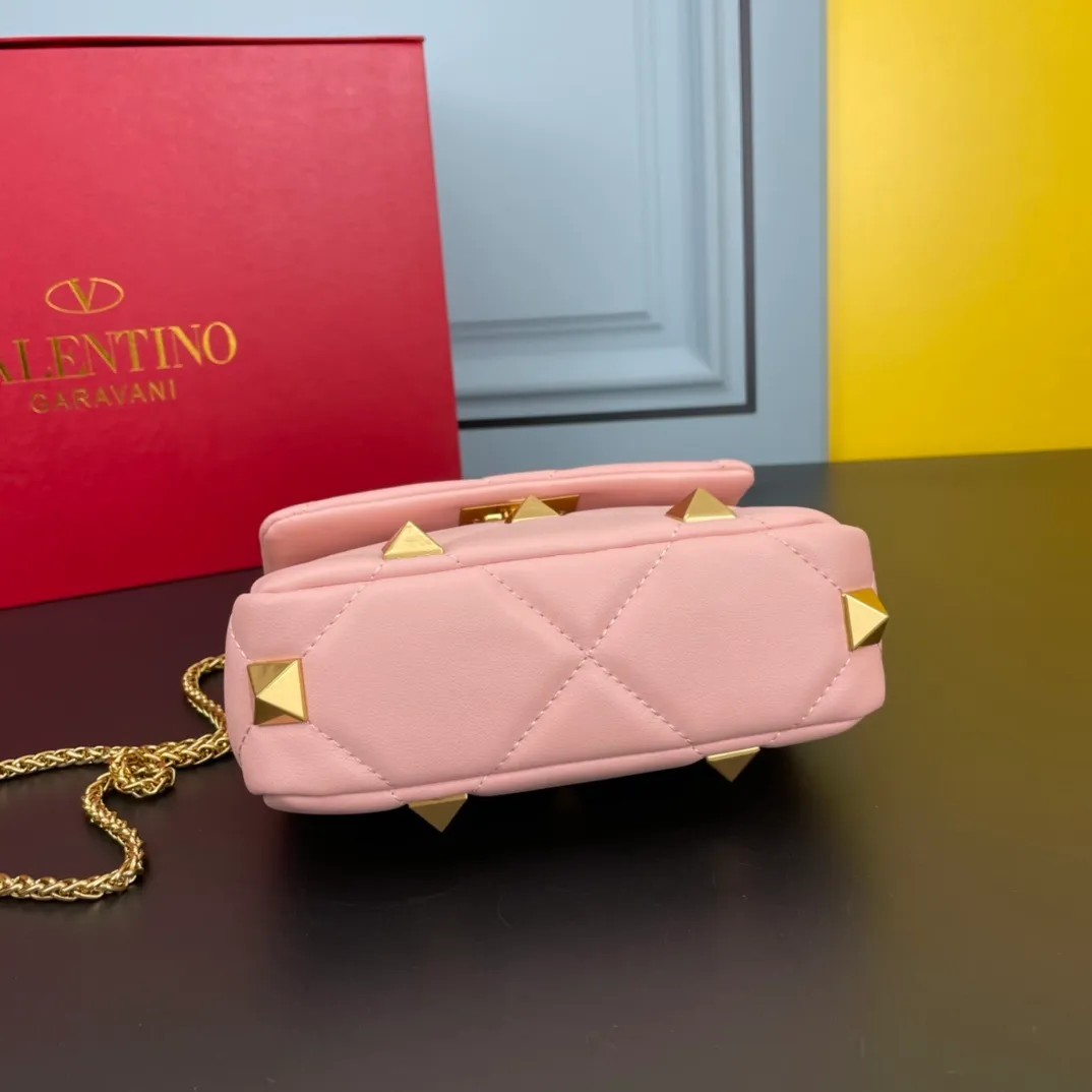 All categories Official website "Brand Women's Bags" Women's Bags 💙 Valentino 2022 Official New Valentino Nappa Sheep Leather Crossbody Bag Wholesale 58002300 High Quality Size: 20-12-7CM