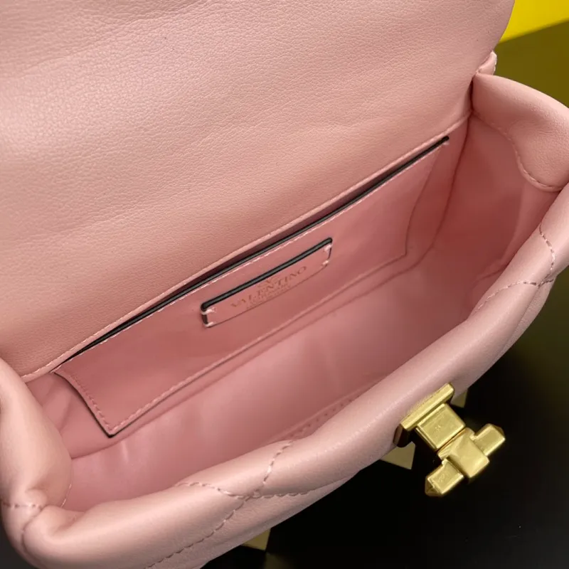 All categories Official website "Brand Women's Bags" Women's Bags 💙 Valentino 2022 Official New Valentino Nappa Sheep Leather Crossbody Bag Wholesale 58002300 High Quality Size: 20-12-7CM
