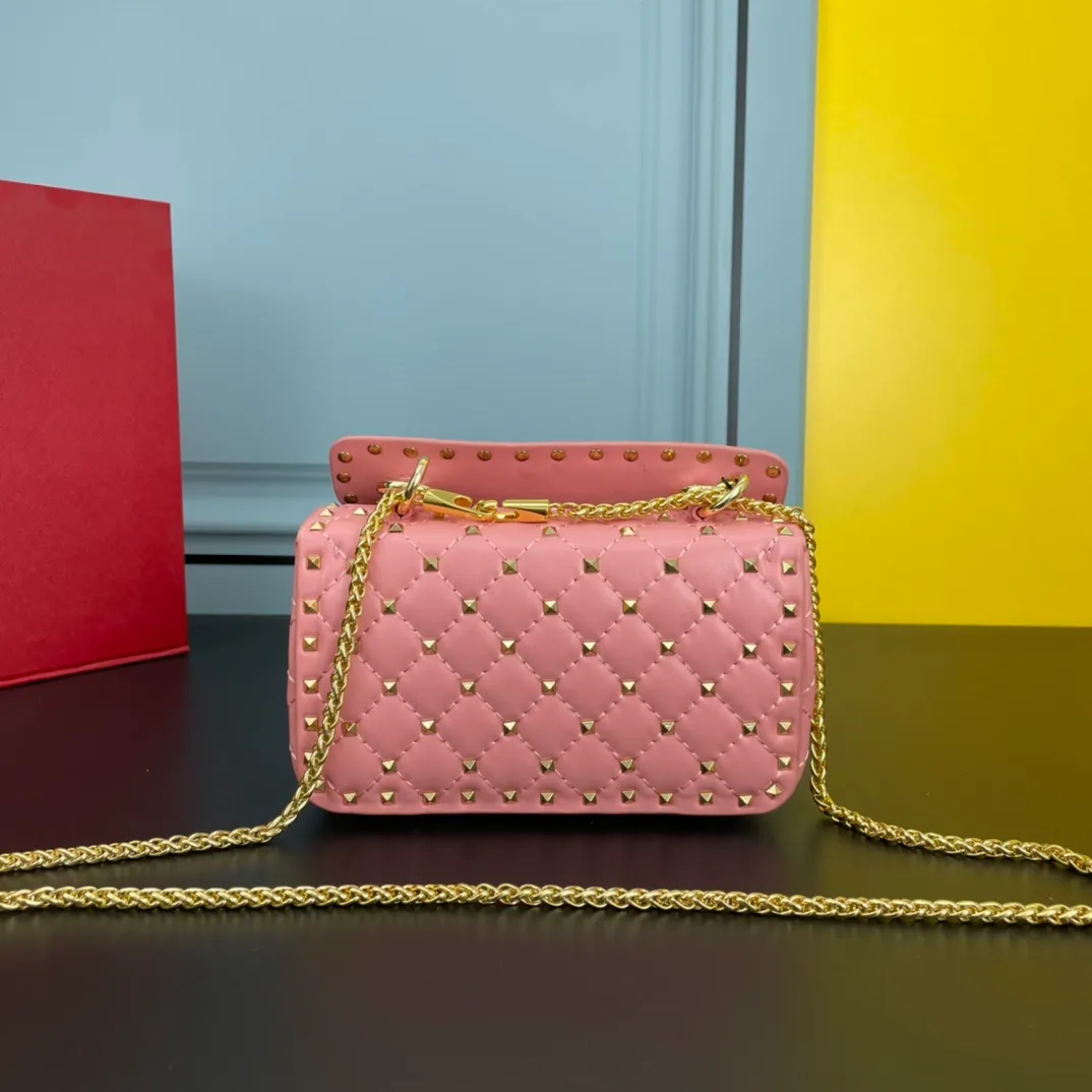All categories Official website "Brand Women's Bags" Women's Bags 💙 Valentino 2022 Official New Valentino Sheepskin Crossbody Bag Wholesale 58002300 High Quality Size: 20-12-5CM