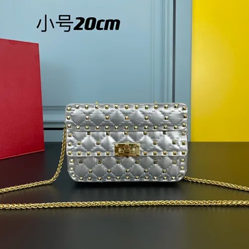All categories Official website "Brand Women's Bags" Women's Bags 💙 Valentino 2022 Official New Valentino Sheepskin Crossbody Bag Wholesale 58002300 High Quality Size: 20-12-5CM