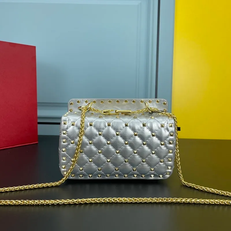 All categories Official website "Brand Women's Bags" Women's Bags 💙 Valentino 2022 Official New Valentino Sheepskin Crossbody Bag Wholesale 58002300 High Quality Size: 20-12-5CM