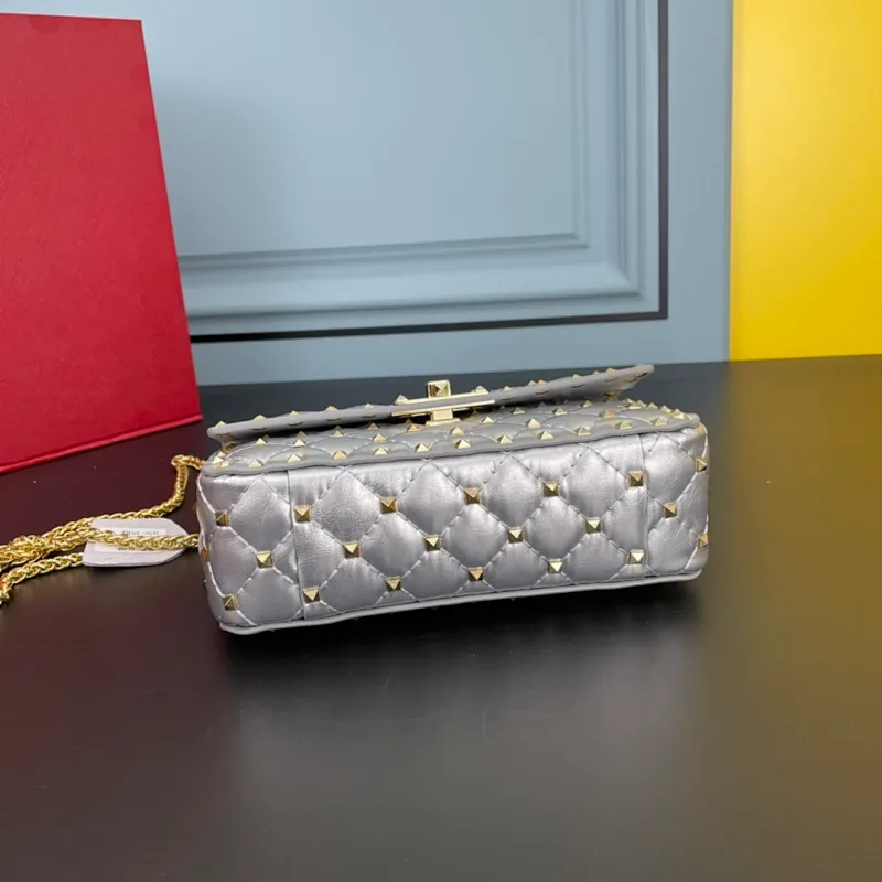 All categories Official website "Brand Women's Bags" Women's Bags 💙 Valentino 2022 Official New Valentino Sheepskin Crossbody Bag Wholesale 58002300 High Quality Size: 20-12-5CM