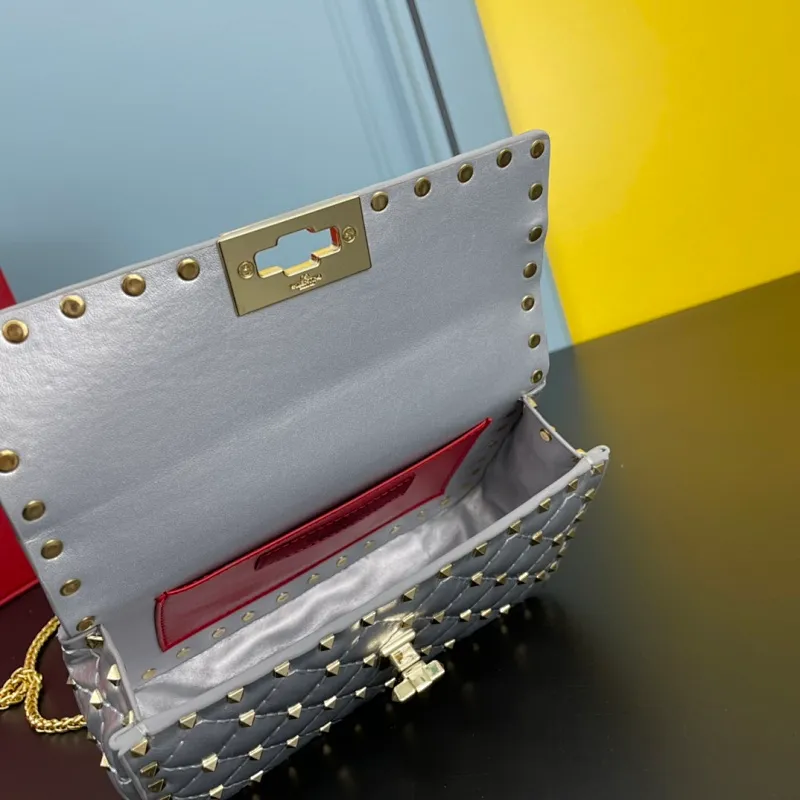 All categories Official website "Brand Women's Bags" Women's Bags 💙 Valentino 2022 Official New Valentino Sheepskin Crossbody Bag Wholesale 58002300 High Quality Size: 20-12-5CM