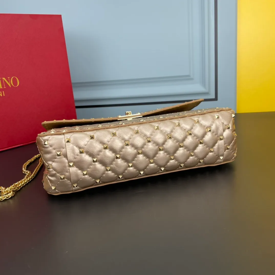 All categories Official website "Brand Women's Bags" Women's Bags 💙 Valentino 2022 Official New Valentino Soft Sheepskin Crossbody Bag Wholesale 58003100 High Quality Size: 30-8.5-20CM