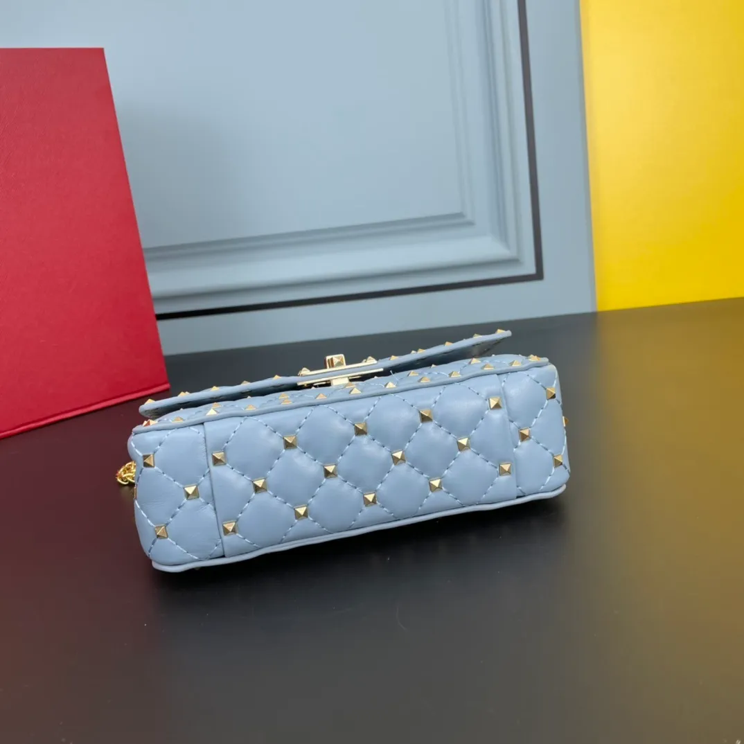 All categories Official website "Brand Women's Bags" Women's Bags 💙 Valentino 2022 Official New Valentino Sheepskin Crossbody Bag Wholesale 58002300 High Quality Size: 20-12-5CM