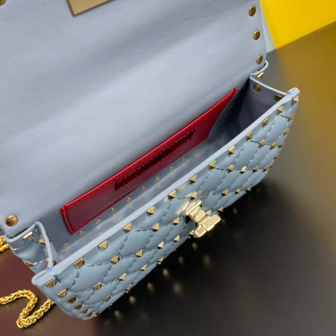 All categories Official website "Brand Women's Bags" Women's Bags 💙 Valentino 2022 Official New Valentino Sheepskin Crossbody Bag Wholesale 58002300 High Quality Size: 20-12-5CM