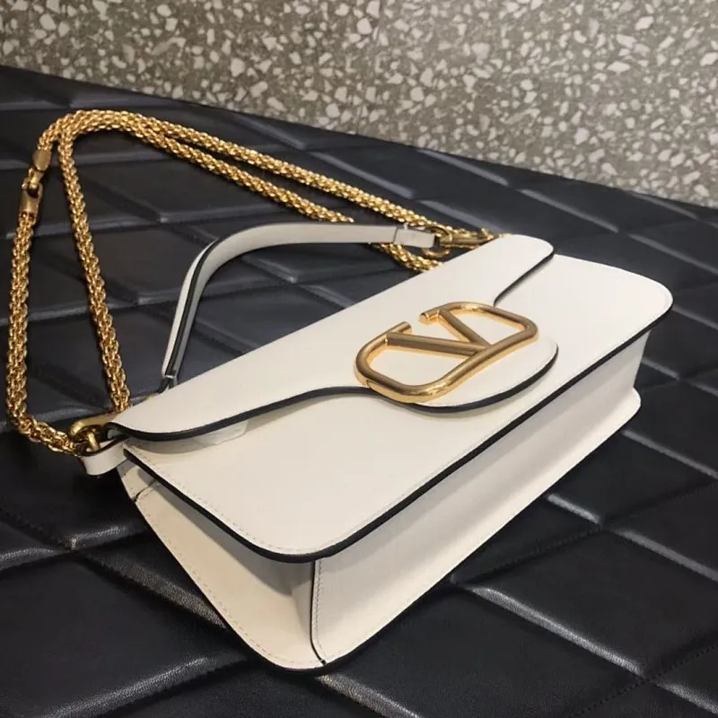 All Categories Official Website "Brand Women's Bags" Women's Bags 💙 Valentino 2022 Official New Valentino Crossbody Bag Wholesale 58001550 High Quality Size: 27-13-6 CM