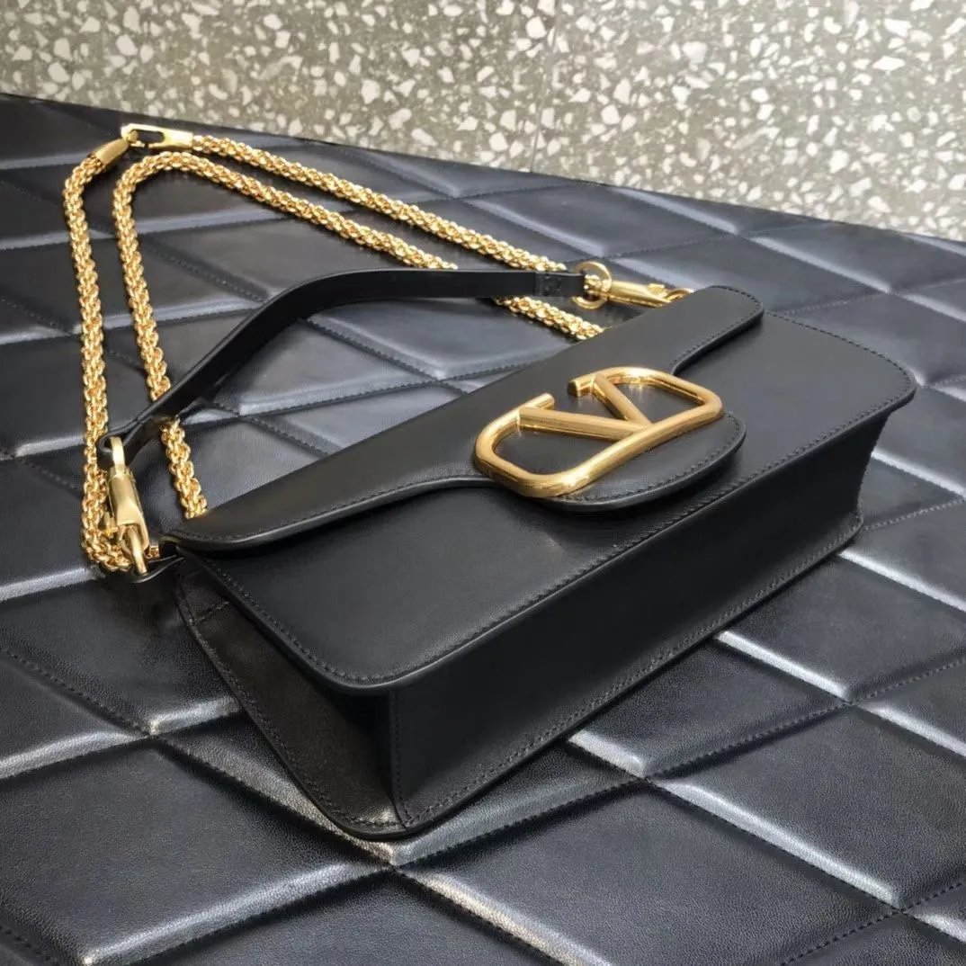All Categories Official Website "Brand Women's Bags" Women's Bags 💙 Valentino 2022 Official New Valentino Crossbody Bag Wholesale 58001550 High Quality Size: 27-13-6 CM