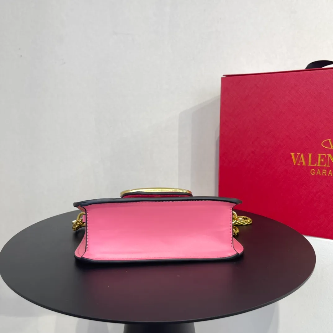 All categories Official website "Brand Women's Bags" Women's Bags 💙 Valentino 2022 Official New Valentino Crossbody Bag Wholesale 58001400 High Quality Size: 20-12-7CM