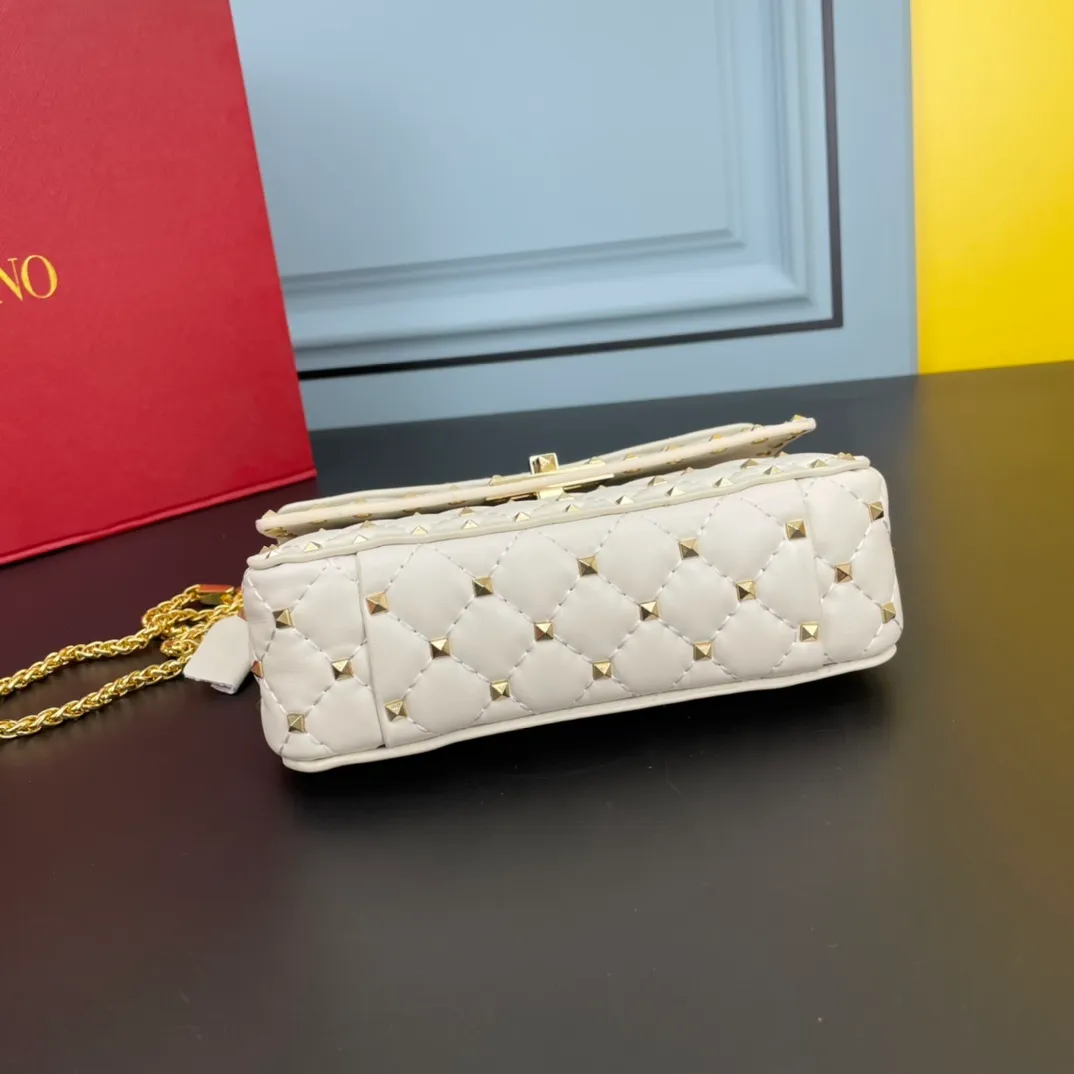 All categories Official website "Brand Women's Bags" Women's Bags 💙 Valentino 2022 Official New Valentino Sheepskin Crossbody Bag Wholesale 58002300 High Quality Size: 20-12-5CM