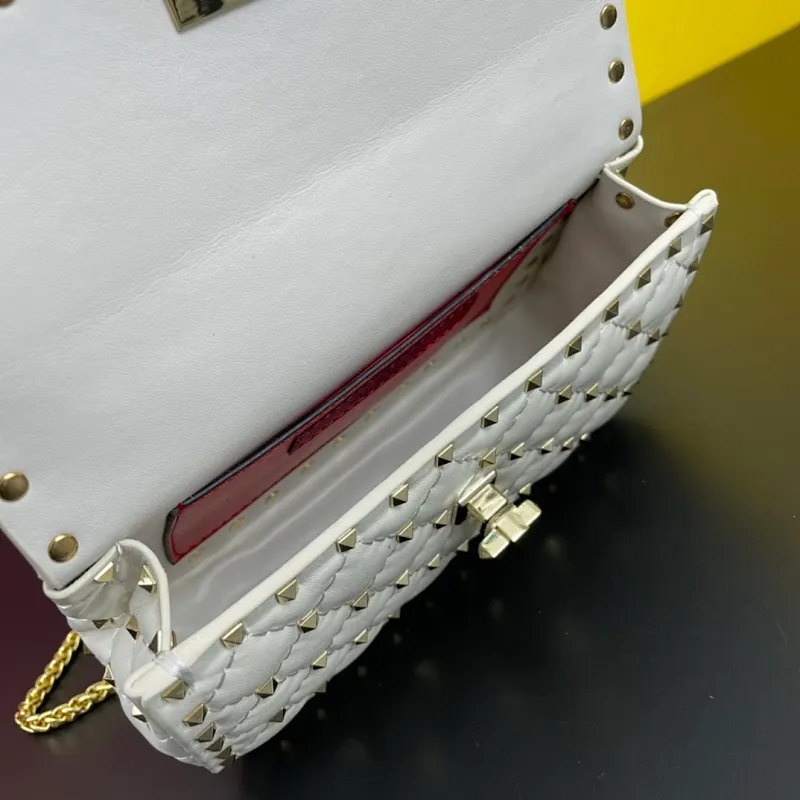 All categories Official website "Brand Women's Bags" Women's Bags 💙 Valentino 2022 Official New Valentino Sheepskin Crossbody Bag Wholesale 58002300 High Quality Size: 20-12-5CM