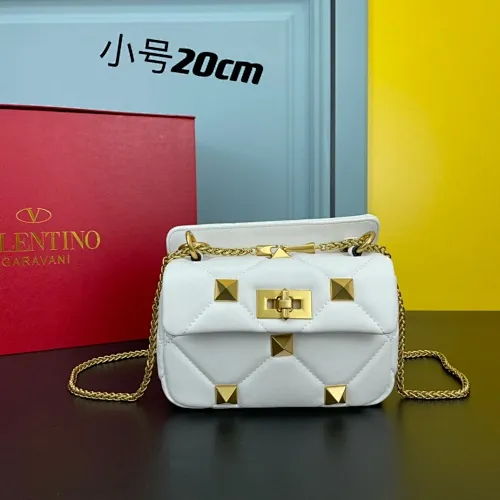 All categories Official website "Brand Women's Bags" Women's Bags 💙 Valentino 2022 Official New Valentino Nappa Sheep Leather Crossbody Bag Wholesale 58002300 High Quality Size: 20-12-7CM