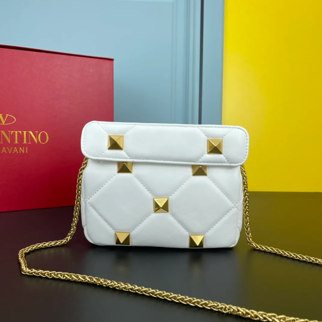 All categories Official website "Brand Women's Bags" Women's Bags 💙 Valentino 2022 Official New Valentino Nappa Sheep Leather Crossbody Bag Wholesale 58002300 High Quality Size: 20-12-7CM