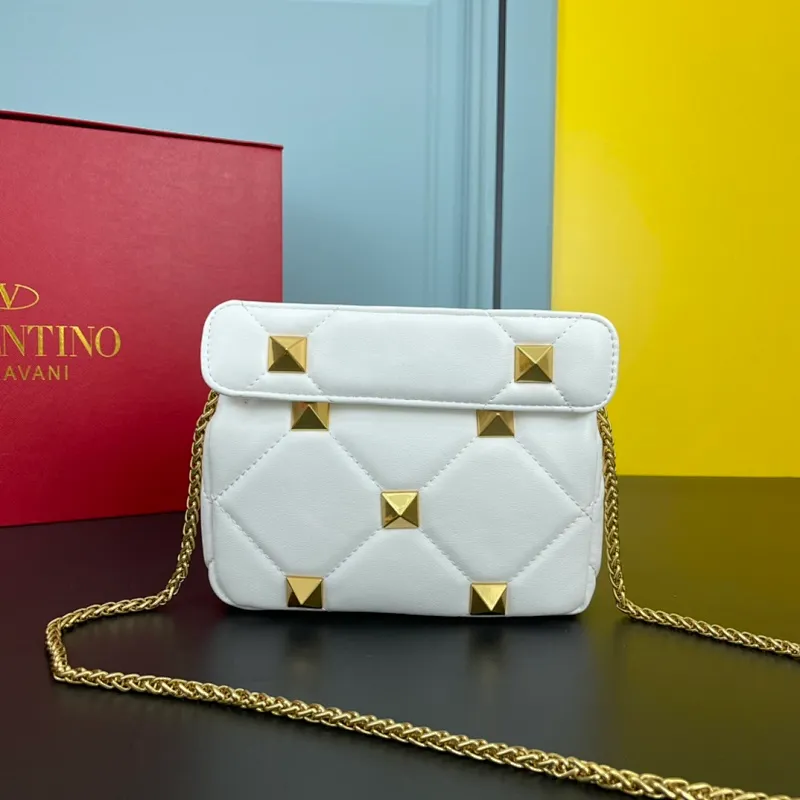 All categories Official website "Brand Women's Bags" Women's Bags 💙 Valentino 2022 Official New Valentino Nappa Sheep Leather Crossbody Bag Wholesale 58002300 High Quality Size: 20-12-7CM