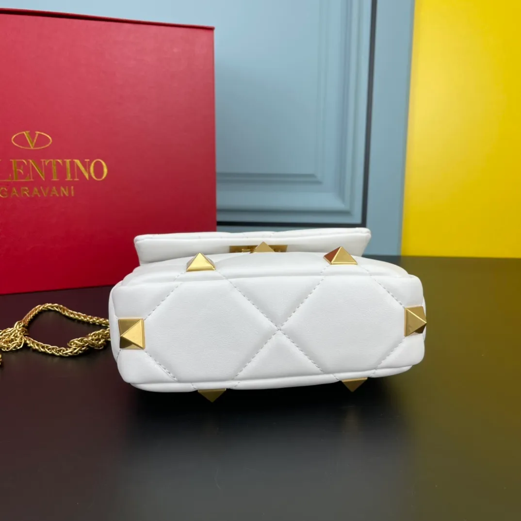 All categories Official website "Brand Women's Bags" Women's Bags 💙 Valentino 2022 Official New Valentino Nappa Sheep Leather Crossbody Bag Wholesale 58002300 High Quality Size: 20-12-7CM