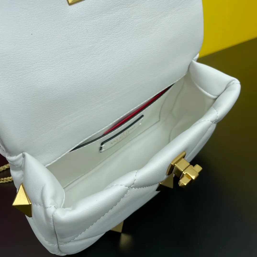 All categories Official website "Brand Women's Bags" Women's Bags 💙 Valentino 2022 Official New Valentino Nappa Sheep Leather Crossbody Bag Wholesale 58002300 High Quality Size: 20-12-7CM