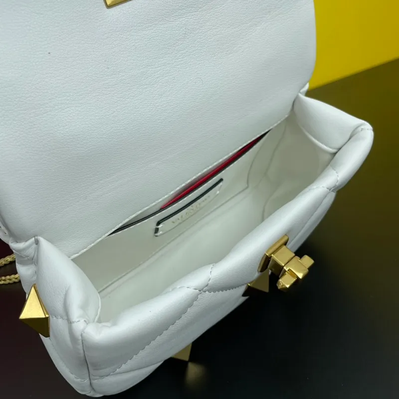 All categories Official website "Brand Women's Bags" Women's Bags 💙 Valentino 2022 Official New Valentino Nappa Sheep Leather Crossbody Bag Wholesale 58002300 High Quality Size: 20-12-7CM