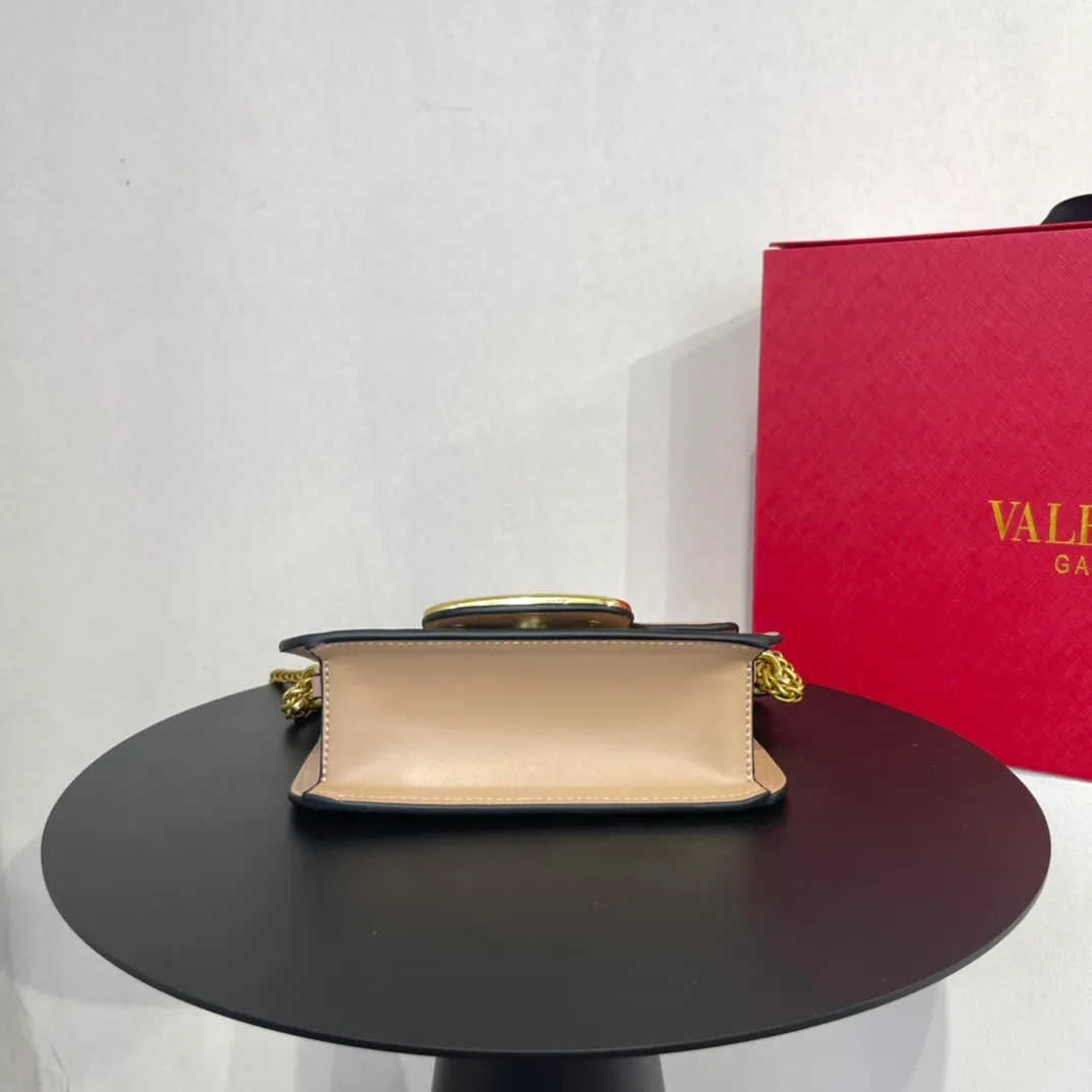 All categories Official website "Brand Women's Bags" Women's Bags 💙 Valentino 2022 Official New Valentino Crossbody Bag Wholesale 58001400 High Quality Size: 20-12-7CM