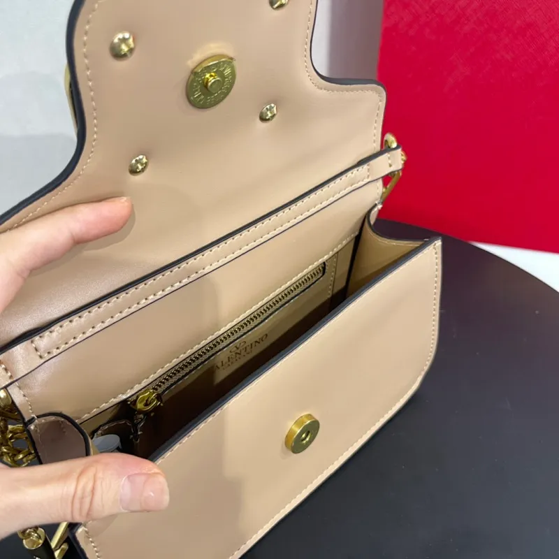 All categories Official website "Brand Women's Bags" Women's Bags 💙 Valentino 2022 Official New Valentino Crossbody Bag Wholesale 58001400 High Quality Size: 20-12-7CM