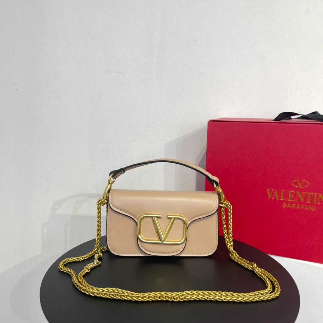 All categories Official website "Brand Women's Bags" Women's Bags 💙 Valentino 2022 Official New Valentino Crossbody Bag Wholesale 58001400 High Quality Size: 20-12-7CM