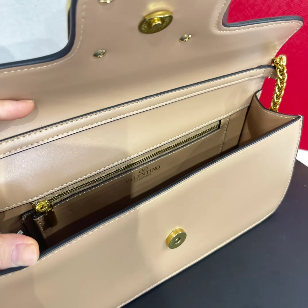 All categories Official website "Brand Women's Bags" Women's Bags 💙 Valentino 2022 Official New Valentino Crossbody Bag Wholesale 58001500 High Quality Size: 28-13-8CM