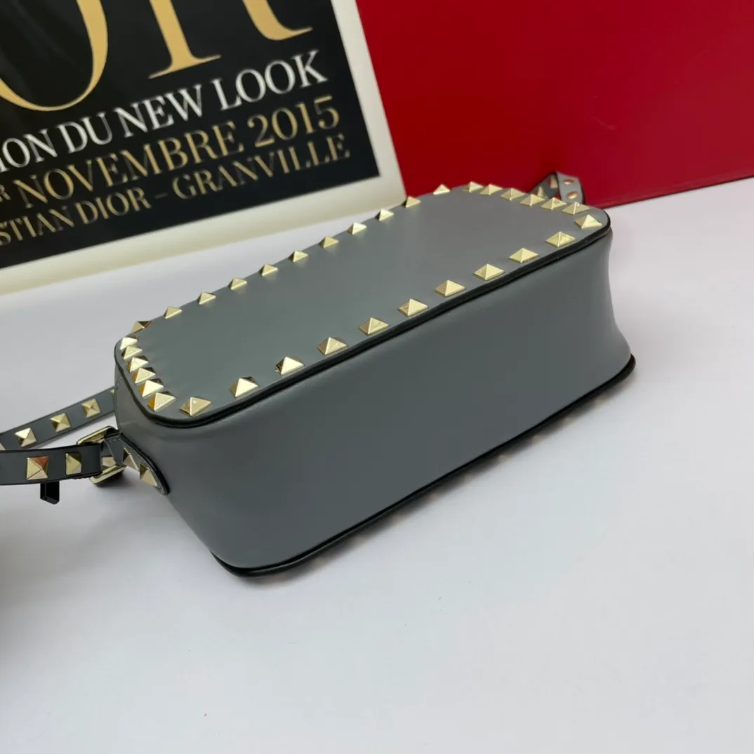 All categories Official website "Brand Women's Bags" Women's Bags 💙 Valentino 2022 Official New Valentino Crossbody Bag Wholesale 58002500 High Quality Size: 18-12-6CM