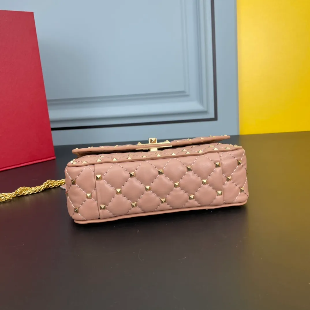 All categories Official website "Brand Women's Bags" Women's Bags 💙 Valentino 2022 Official New Valentino Sheepskin Crossbody Bag Wholesale 58002300 High Quality Size: 20-12-5CM