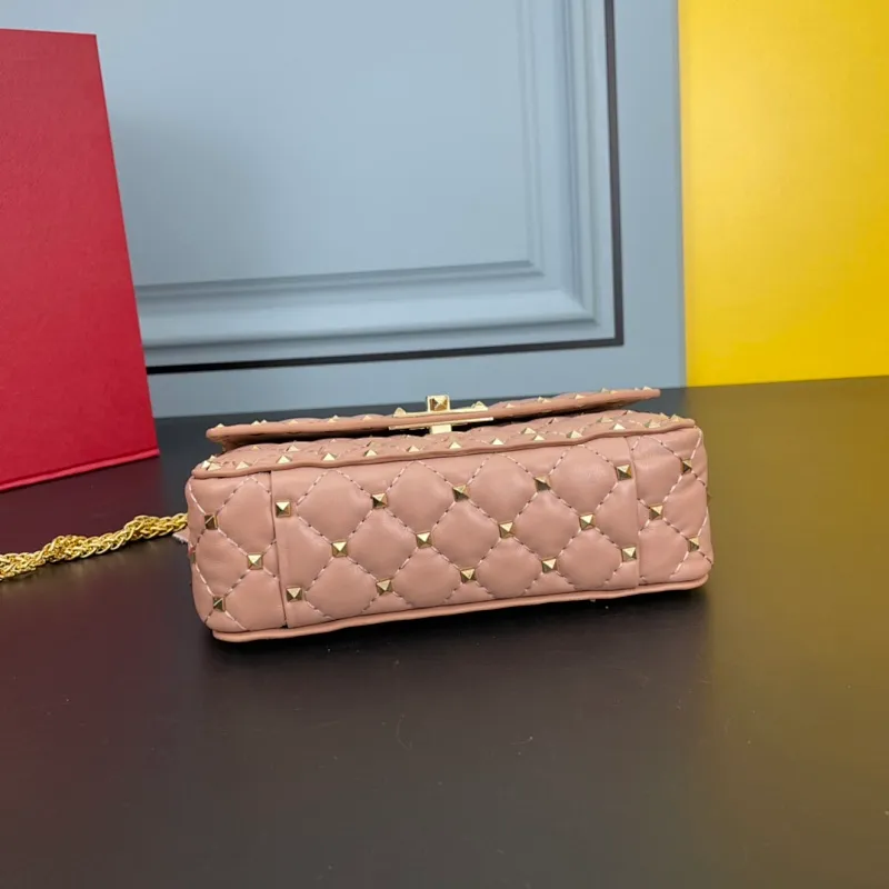 All categories Official website "Brand Women's Bags" Women's Bags 💙 Valentino 2022 Official New Valentino Sheepskin Crossbody Bag Wholesale 58002300 High Quality Size: 20-12-5CM