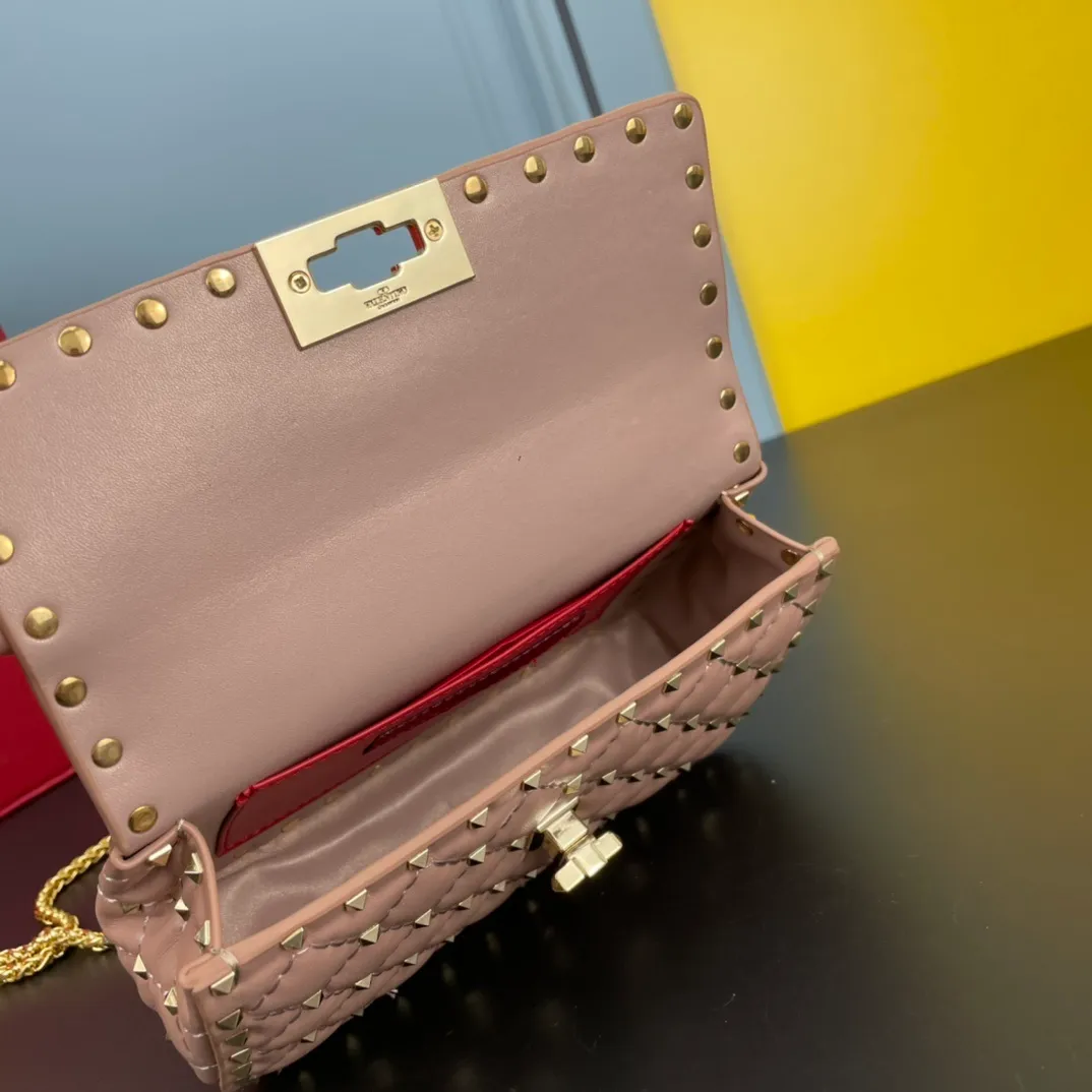 All categories Official website "Brand Women's Bags" Women's Bags 💙 Valentino 2022 Official New Valentino Sheepskin Crossbody Bag Wholesale 58002300 High Quality Size: 20-12-5CM
