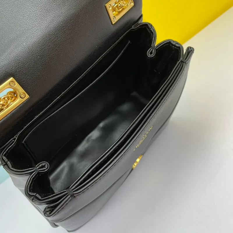 All categories Official website "Brand Women's Bags" Women's Bags 💙 Valentino 2022 Official New Valentino Cowhide Crossbody Bag Wholesale 58002300 High Quality Size: 20-15-10CM