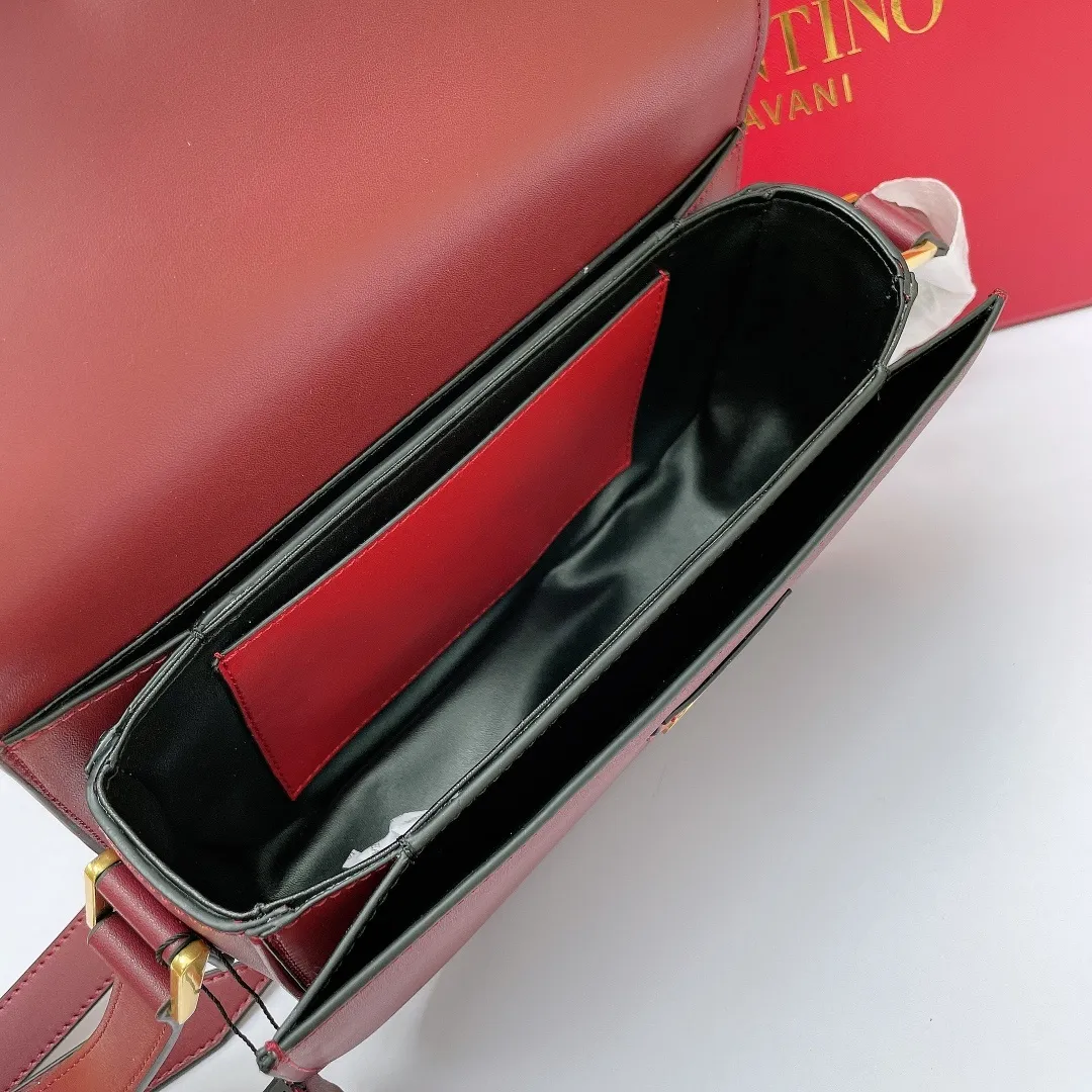 All Categories Official Website "Brand Women's Bags" Women's Bags 💙 Valentino 2023 New Valentino Calfskin Crossbody Bag