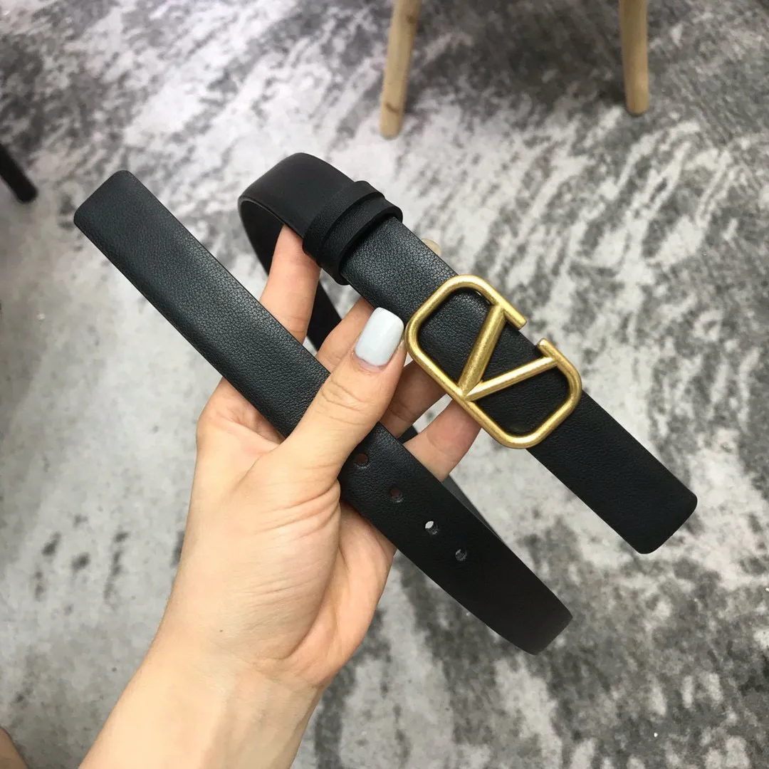 P180 Valentino classic letter series, the same style as the stars. Width 2.5CM. The hardware is made of classic cowhide leather fabric with logo. It can be worn on both sides! A non-contrasting belt! Goddess style and couple style! Fashion essentials for men and women [color][color][color]