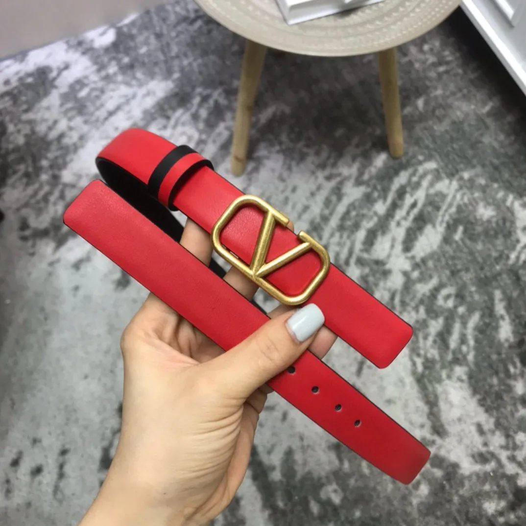 P180 Valentino classic letter series, the same style as the stars. Width 2.5CM. The hardware is made of classic cowhide leather fabric with logo. It can be worn on both sides! A non-contrasting belt! Goddess style and couple style! Fashion essentials for men and women [color][color][color]