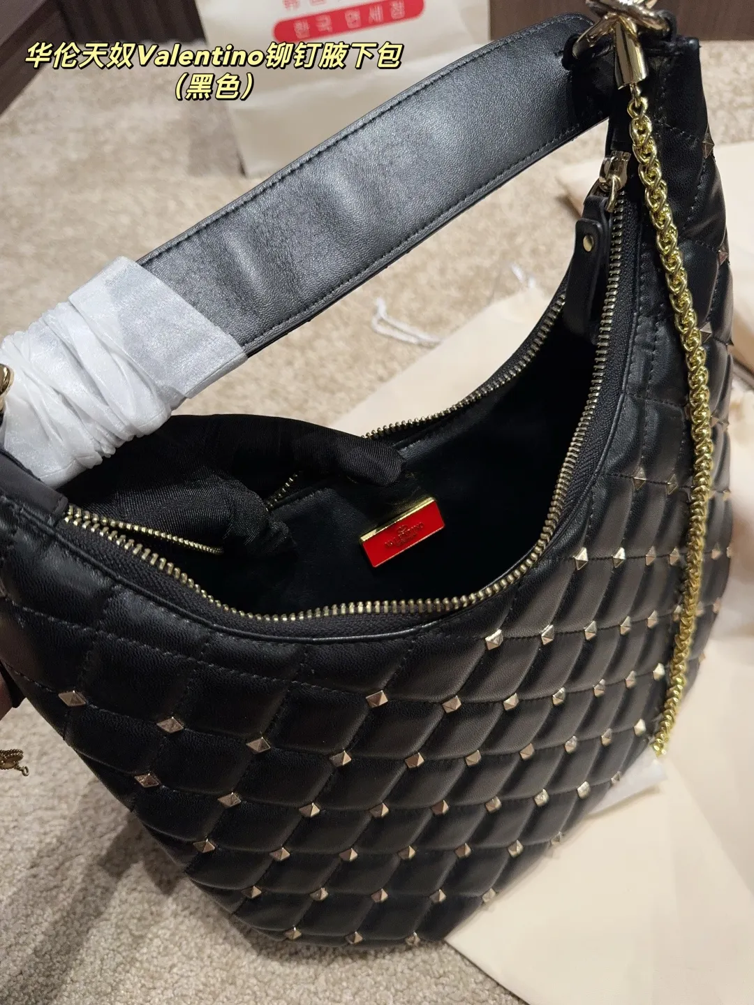 p320 with folding box ⚠️Size 16.19 Valentino rivet armpit bag Super classic Valentino rivet bag, a timeless fashion item! 💖Every style is super beautiful, classic and versatile, and perfect for fashion~✨