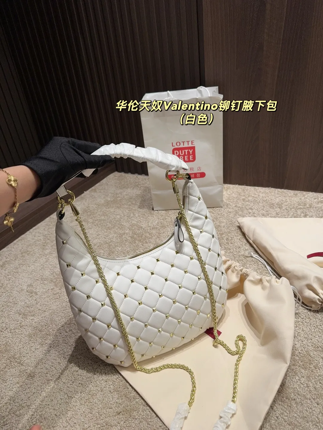 p320 with folding box ⚠️Size 16.19 Valentino rivet armpit bag Super classic Valentino rivet bag, a timeless fashion item! 💖Every style is super beautiful, classic and versatile, and perfect for fashion~✨
