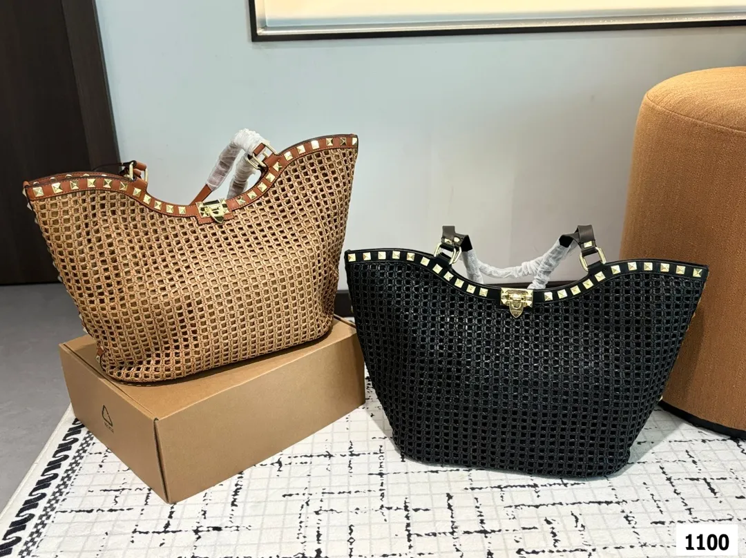 P380 Valentino Valentino woven bag 24 spring and summer has a strong holiday style, but it is also suitable for daily life. I feel like having a bag like this is a must. After all, no one wants to refuse the waves and beaches# Size: 31 29