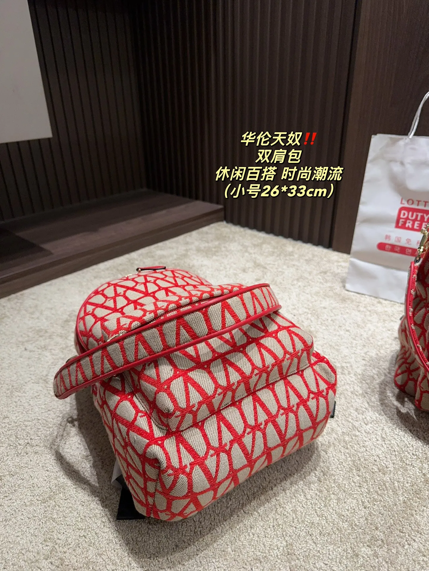 ✅The top original large size P480⚠️size 31.39 small size P400⚠️size 26.33 Valentino backpack large capacity, a must-have for vacation travel, one of the must-have items for fashionistas, the real thing will definitely surprise you