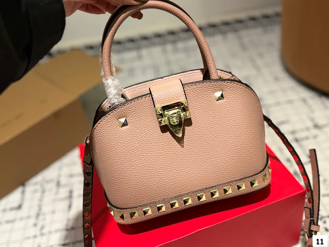 P360 with folding box VALENTINO Valentino women's Loco calfskin handbag cross-body bag New Rockstud Alcove accessories series Iconic vlogo Signature The avant-garde shape creates a unique and attractive charm. Size 21 16