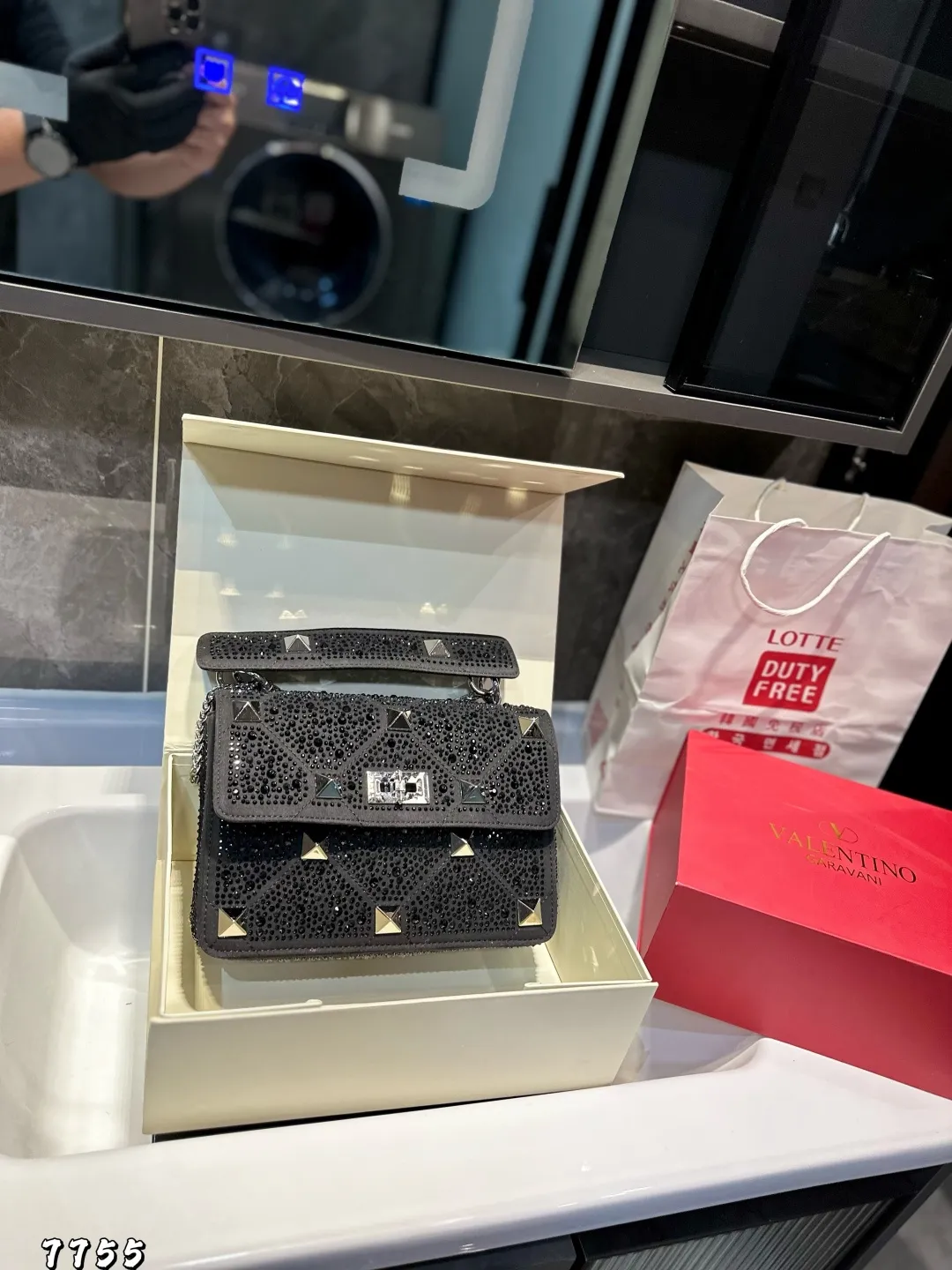 ❤️P420 (gift box packaging)❤️ Valentino rhinestone bag, versatile and fashionable, super good-looking, a must-have item for every trendy and cool girl/ Size: 24 17