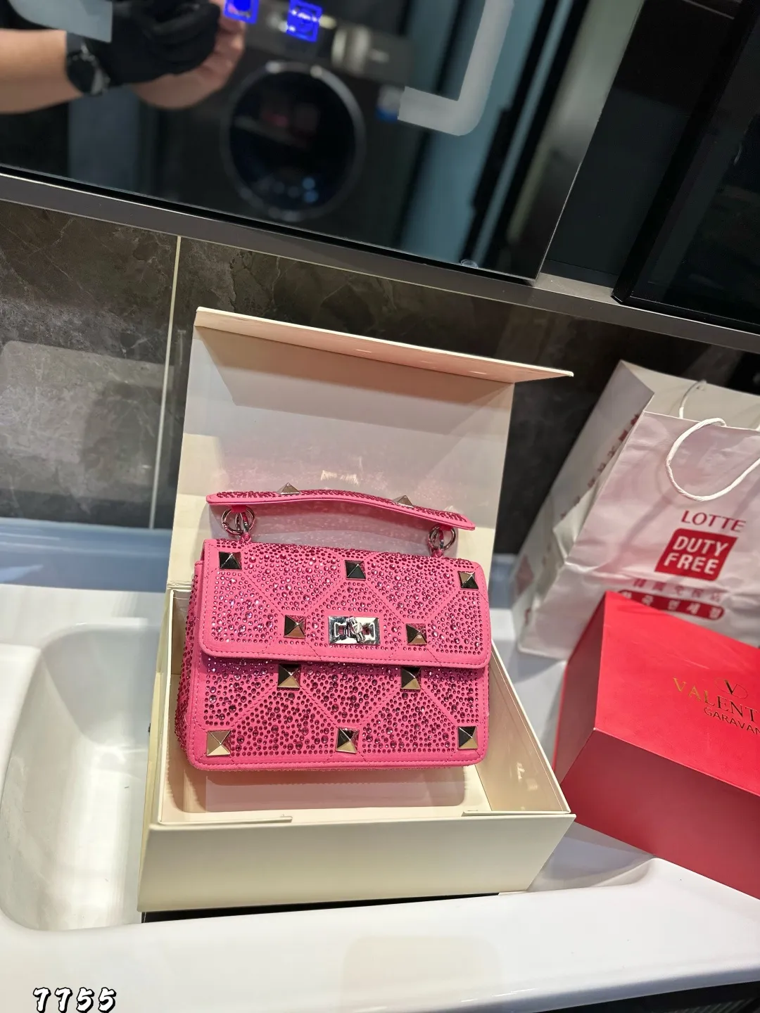 ❤️P420 (gift box packaging)❤️ Valentino rhinestone bag, versatile and fashionable, super good-looking, a must-have item for every trendy and cool girl/ Size: 24 17