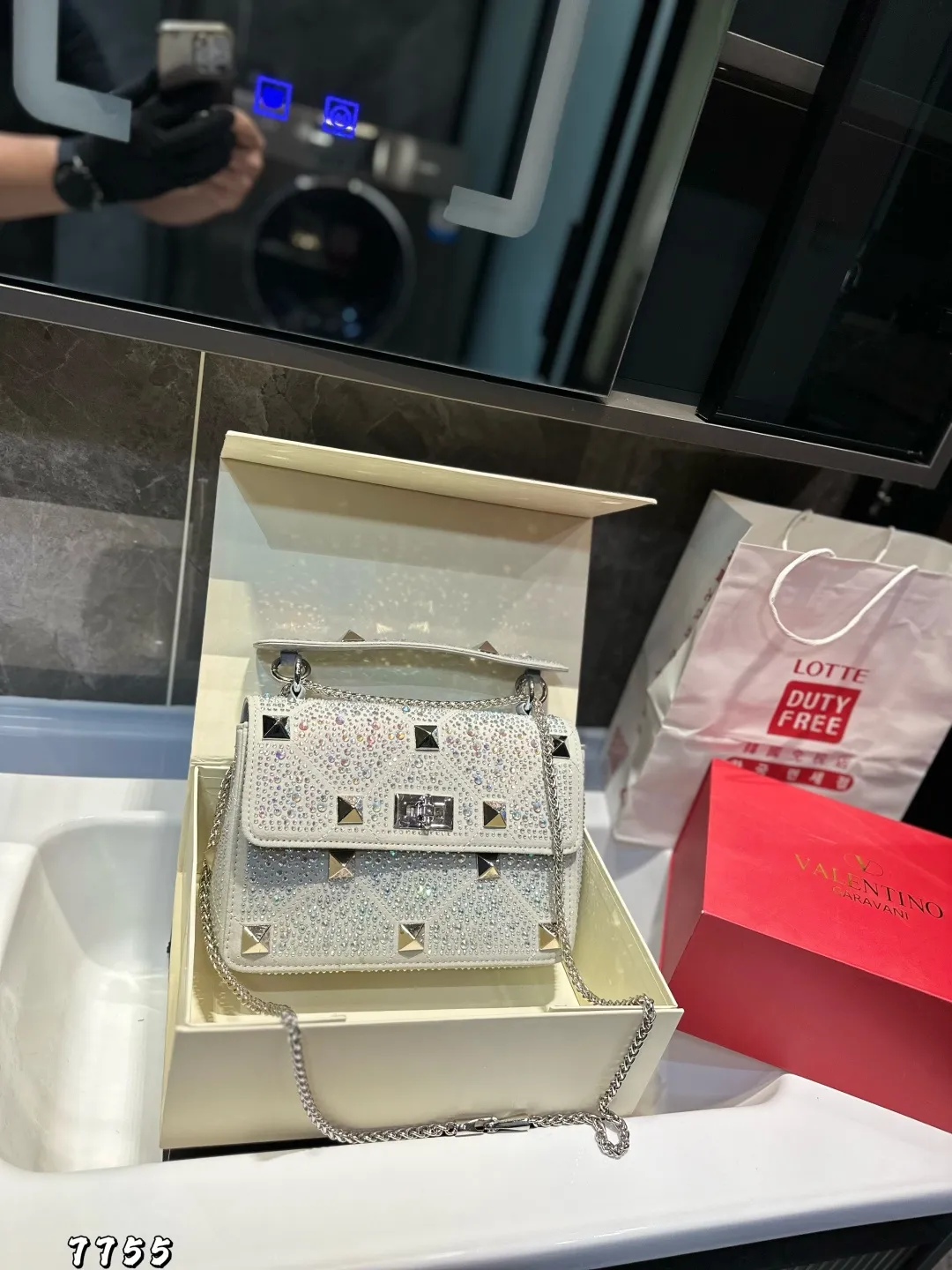 ❤️P420 (gift box packaging)❤️ Valentino rhinestone bag, versatile and fashionable, super good-looking, a must-have item for every trendy and cool girl/ Size: 24 17