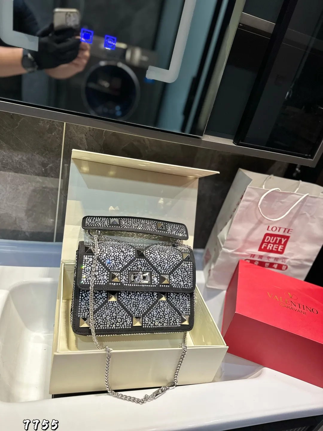 ❤️P420 (gift box packaging)❤️ Valentino rhinestone bag, versatile and fashionable, super good-looking, a must-have item for every trendy and cool girl/ Size: 24 17