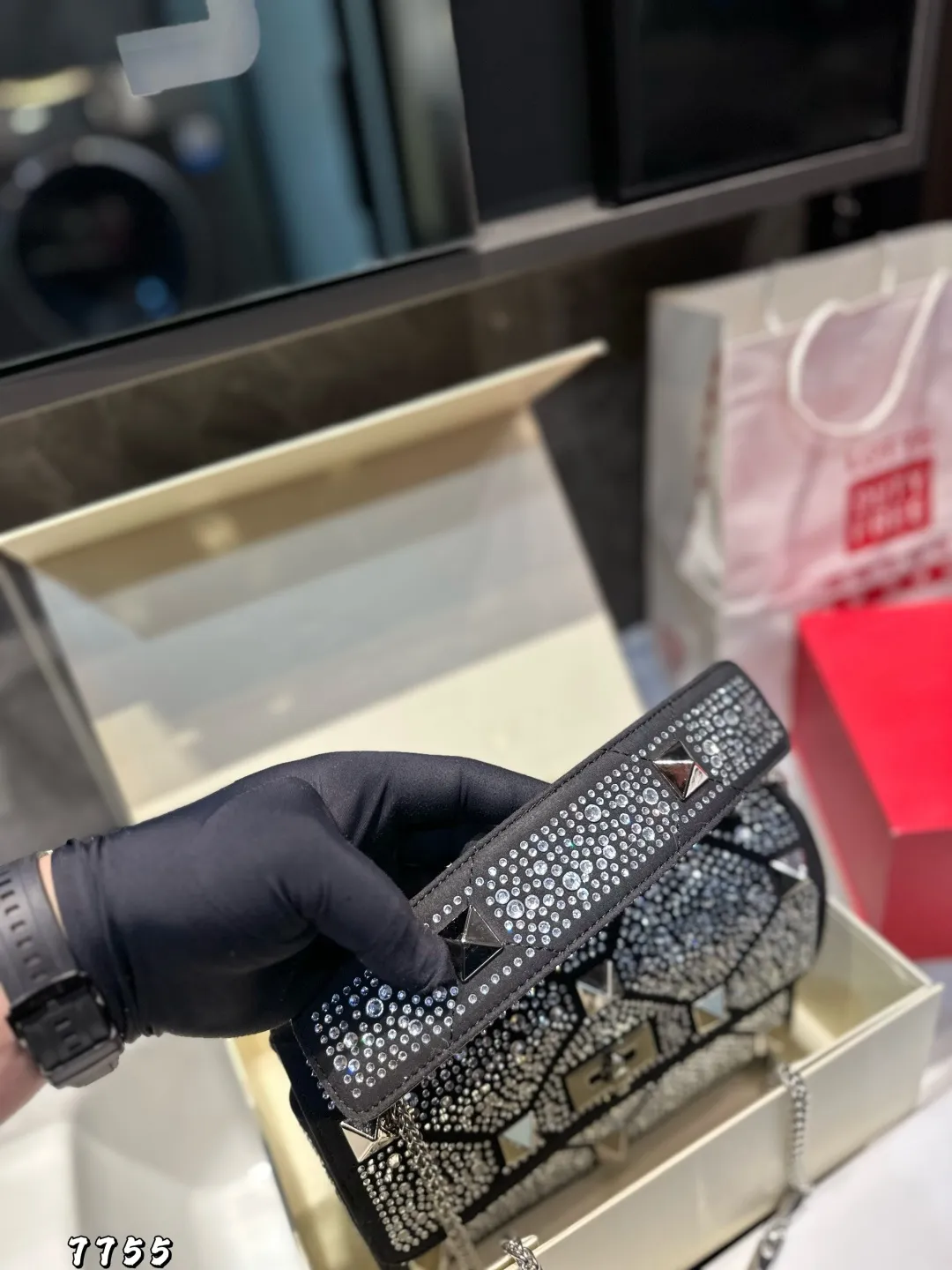 ❤️P420 (gift box packaging)❤️ Valentino rhinestone bag, versatile and fashionable, super good-looking, a must-have item for every trendy and cool girl/ Size: 24 17