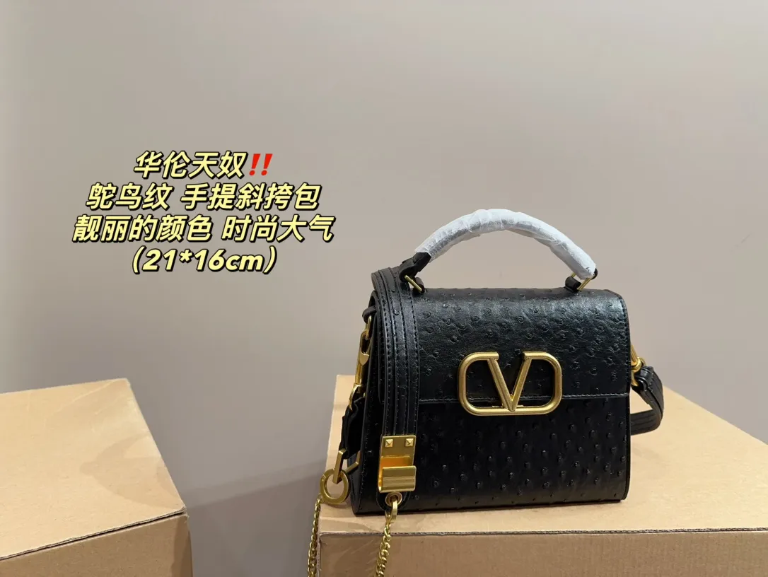 P340 comes with folding box⚠️Size 21.16 Valentino Ostrich pattern hand-held crossbody bag Very eye-catching color Good luck to beauties who like pink Good price in stock💗