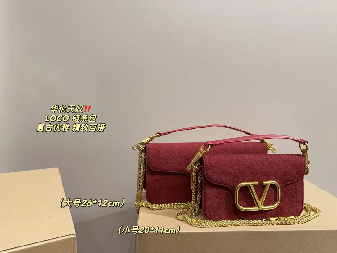 Large P350 with folding box⚠️Size 26.12 Small P330 with folding box⚠️Size 20.11 Valentino suede LOCO chain bag Retro and elegant, full of high-end feel, moderate size, touching capacity, easy to carry in casual and formal wear