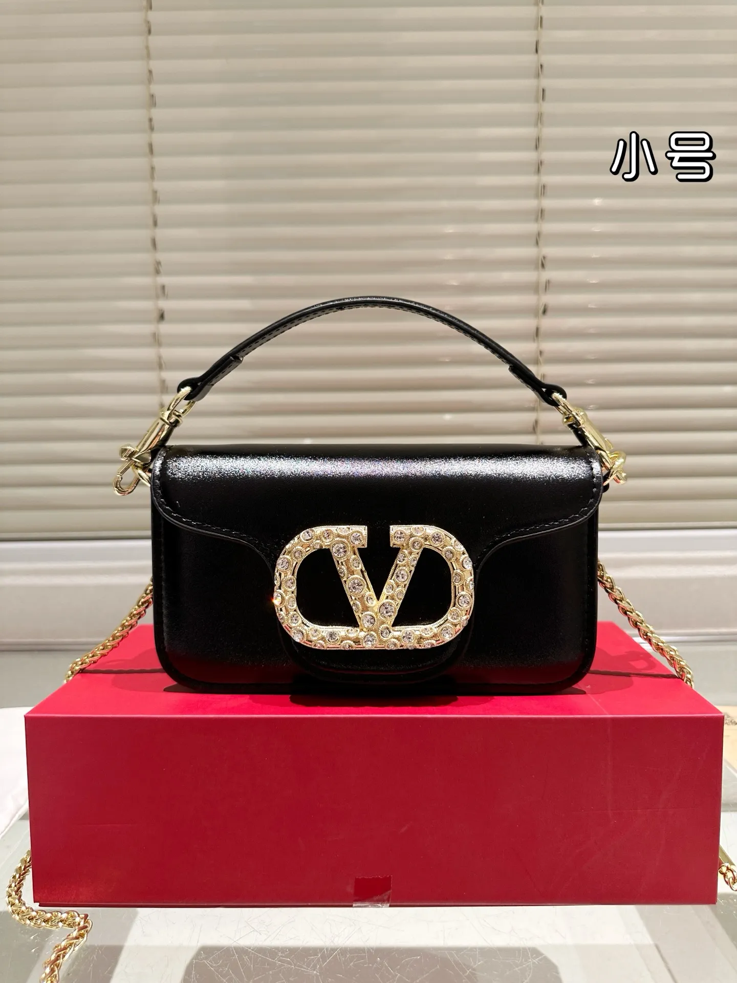 Large P310 Folding Box ⚠️Size 20.10 Valentino Loco Shoulder Bag Overflowing with Sophistication This Look Is Very Versatile No matter how you carry it, you won’t feel any pressure. Which girl can resist such a beautiful bag?