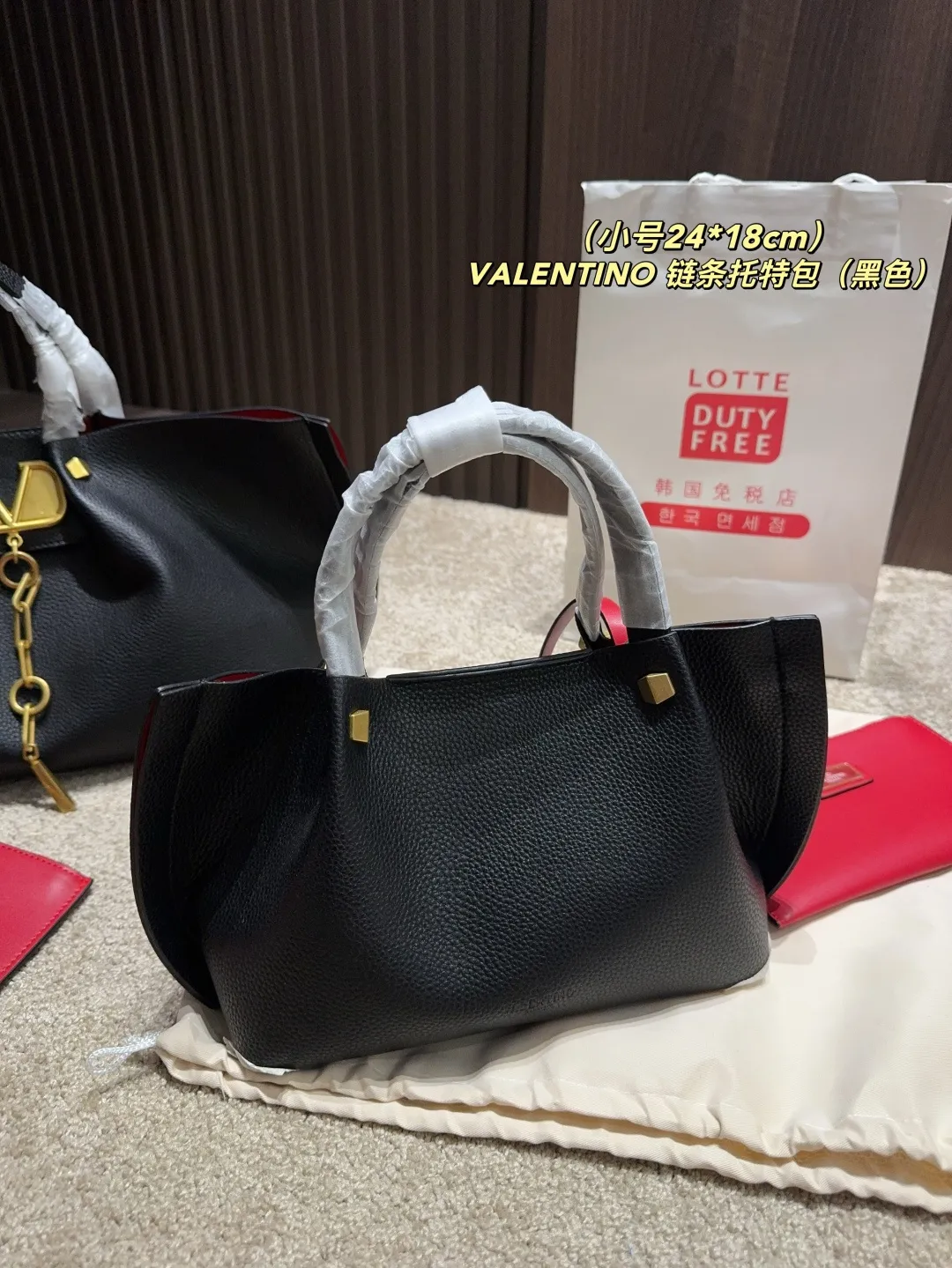 Large P380⚠️Size 37.24 Small P360⚠️Size 24.18 Valentino VALENTINO chain tote bag